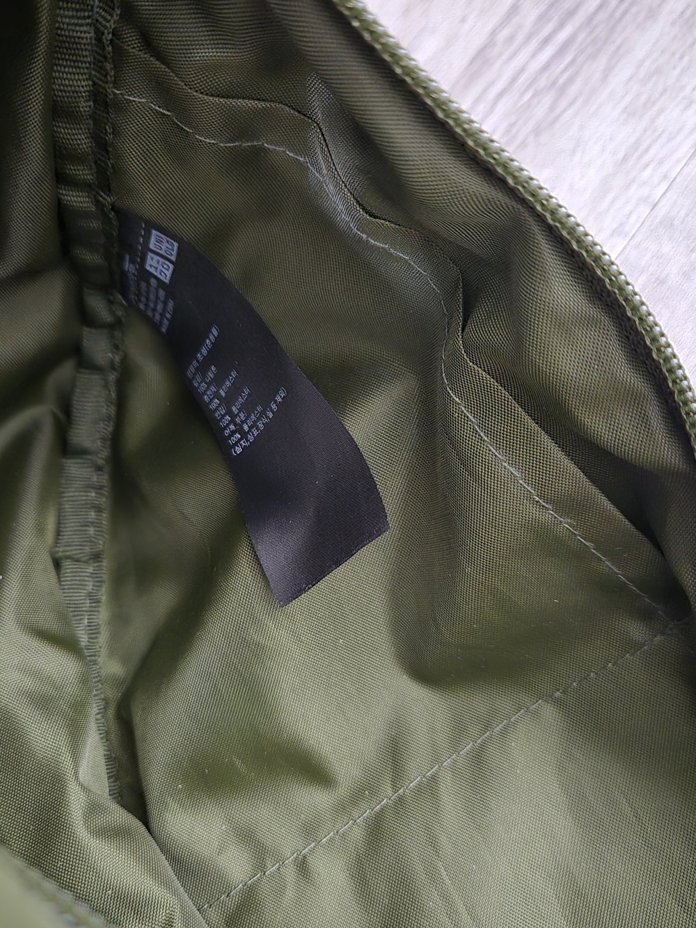 Uniqlo Olive Green Crossbody Bag - Picture 5 of 5